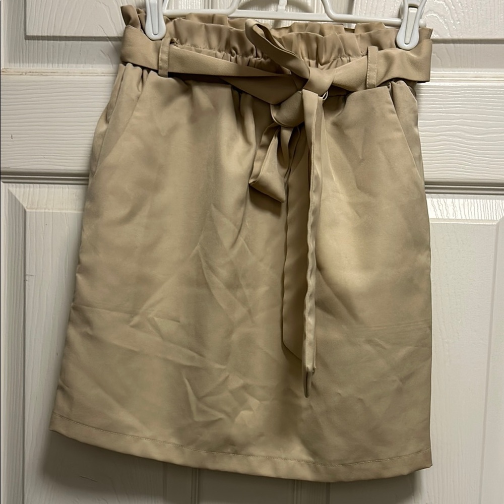 💜💜 3/$20 Elegant Tan Skirt with Tie Waist
